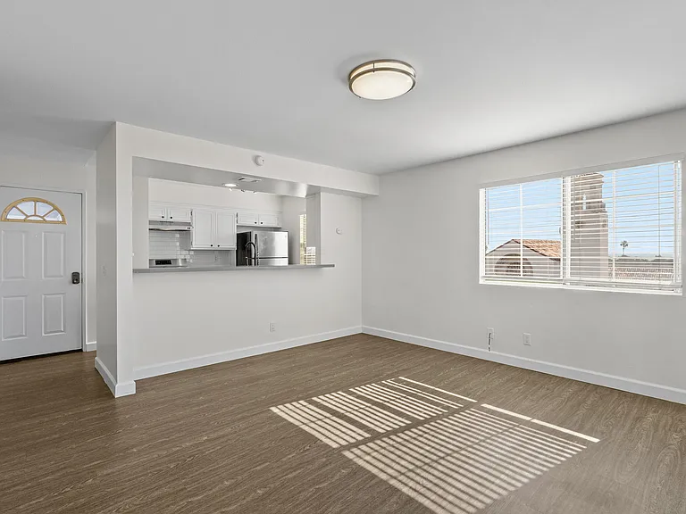 Summer House Apartments — Photo 22