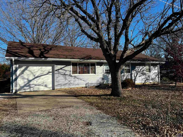 1011 Monroe St, Lyndon, KS 66451