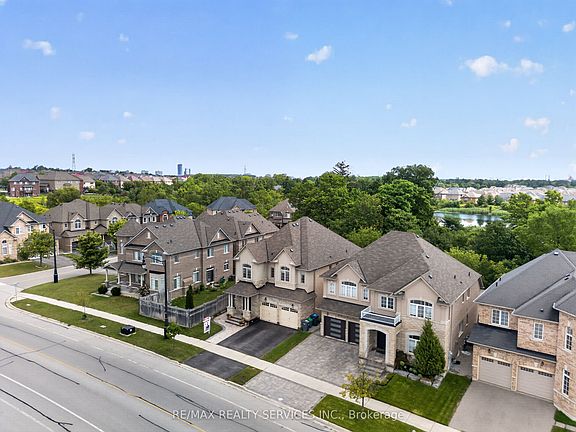 3rd image of 15 Bonnie Braes Dr
