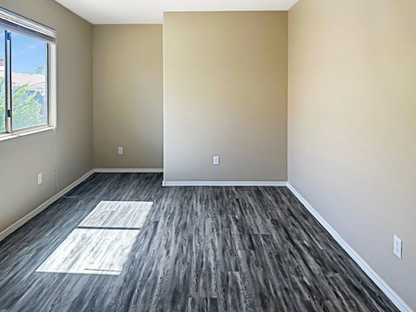 Newer flooring and paint! Excellent location!! — Photo 3