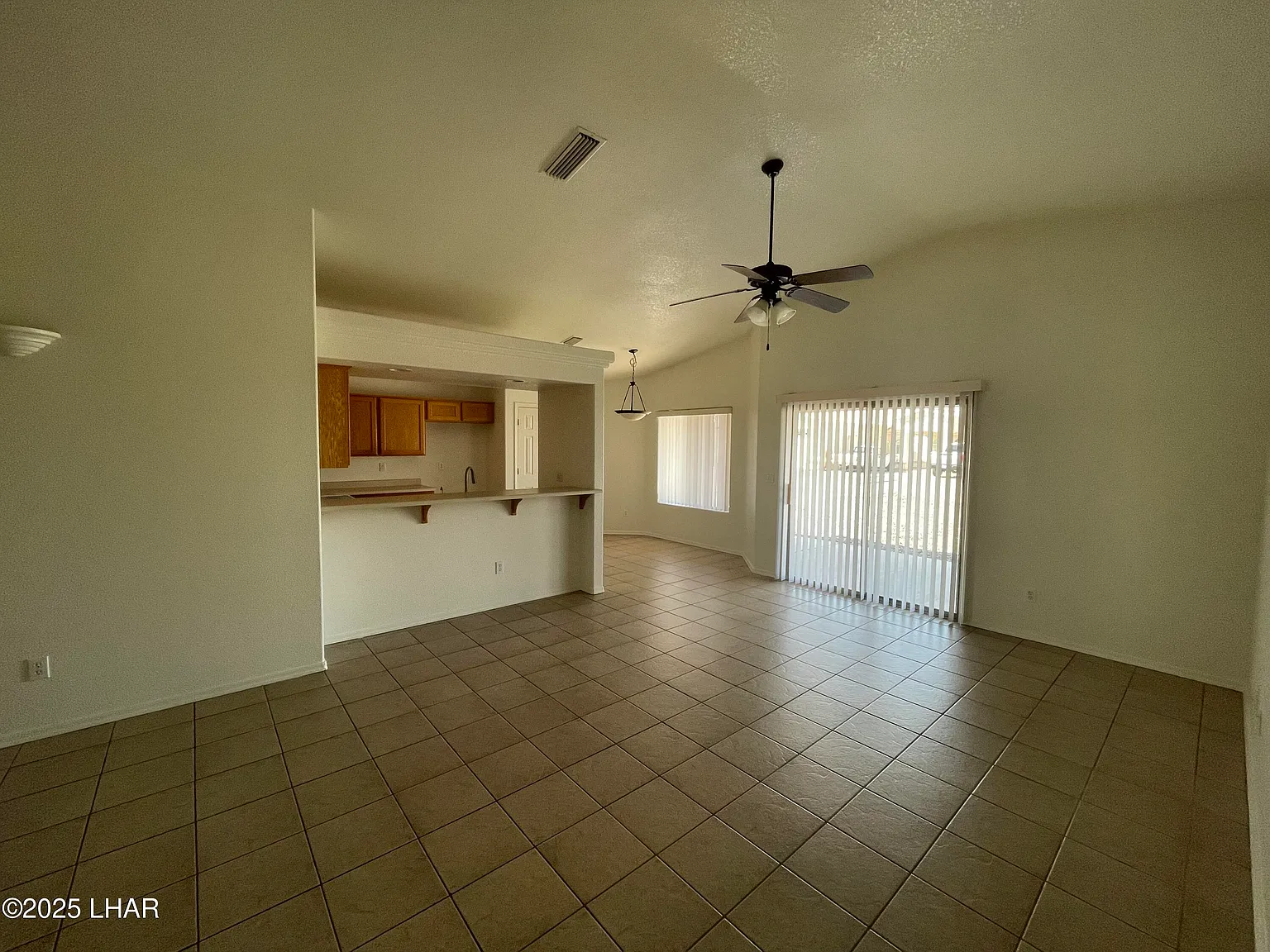3 bed, 2.0 bath, 1356 sqft, $1,650 — Photo 3