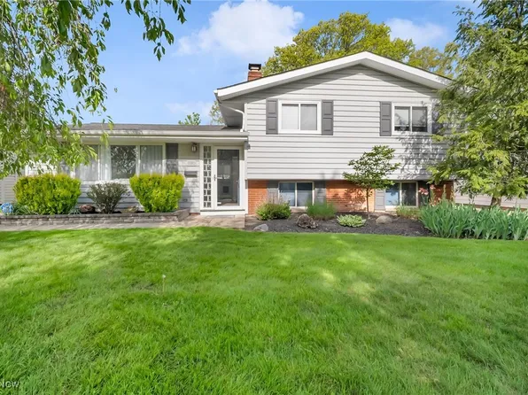 1180 Giesse Dr, Mayfield Heights, OH 44124