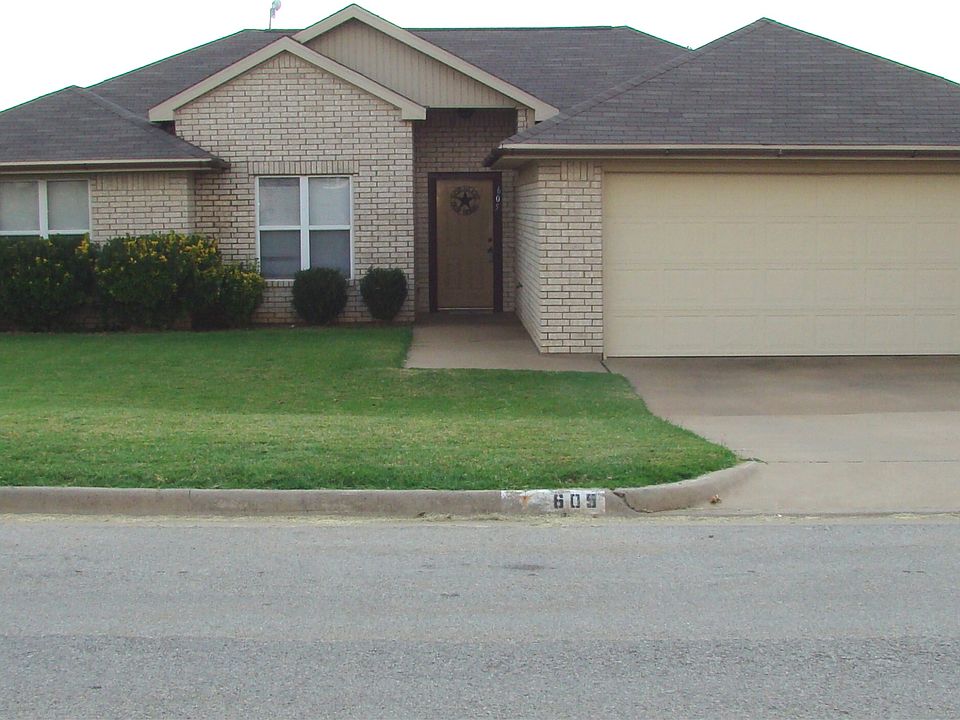 1st image of 605 E Texas Ave