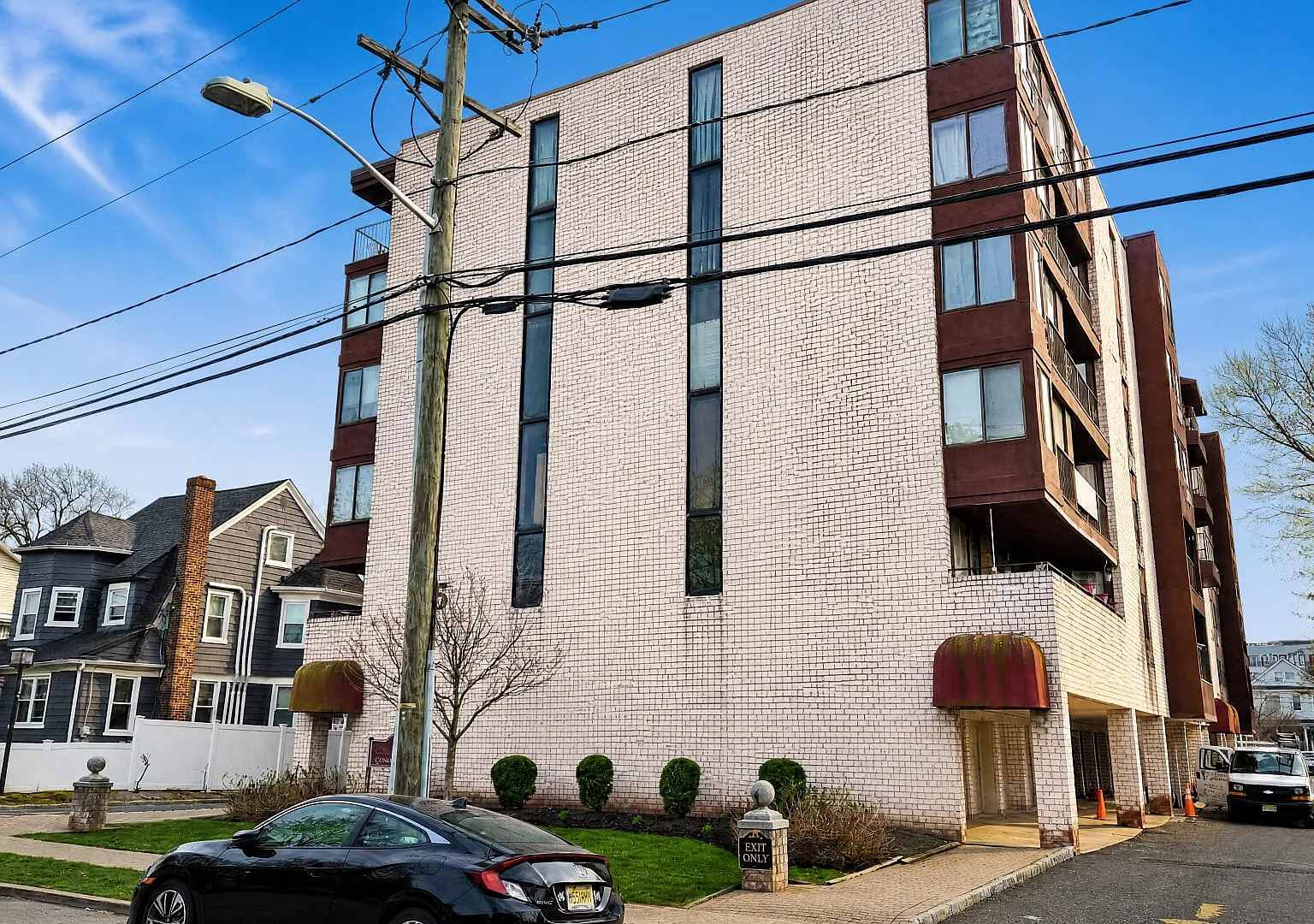 55 Clinton Pl — Photo 2
