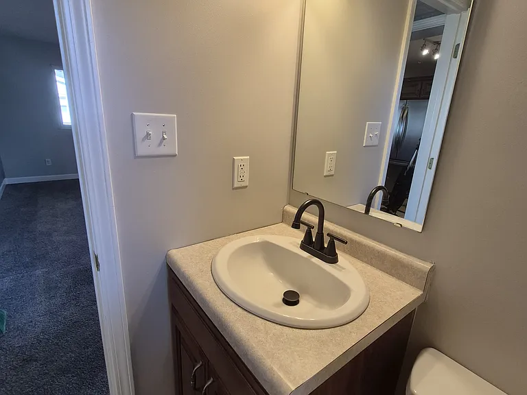 1704 Hawthorne Dr — Photo 9