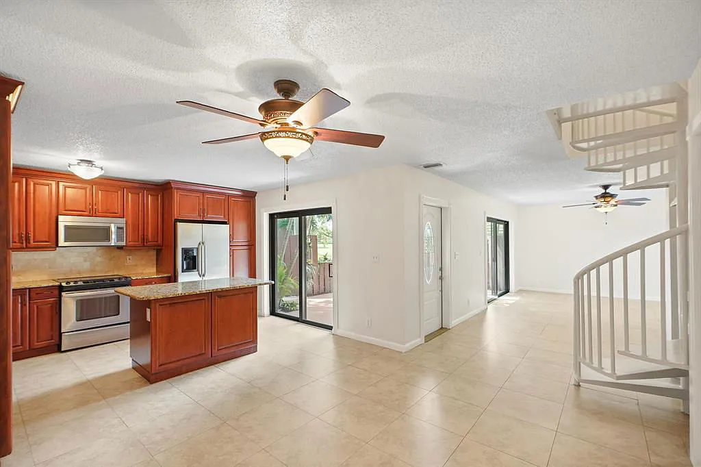 Building Photo - 2060 SW 90th Ave