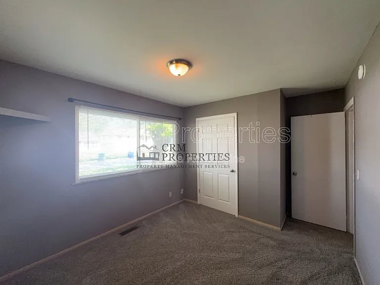 2400 Balmoral Blvd — Photo 10