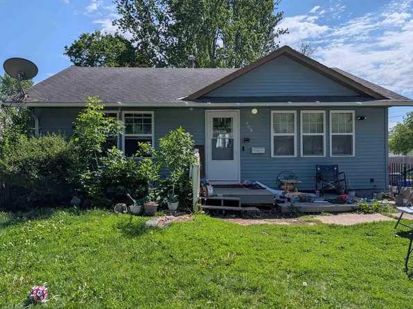 908 11th St, Sheldon, IA 51201