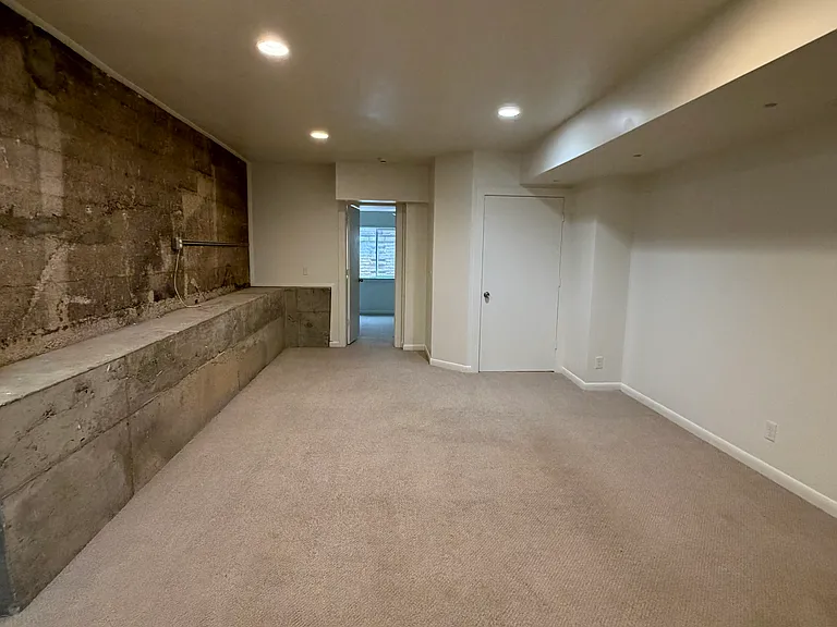 1062 E Markea Ave — Photo 5