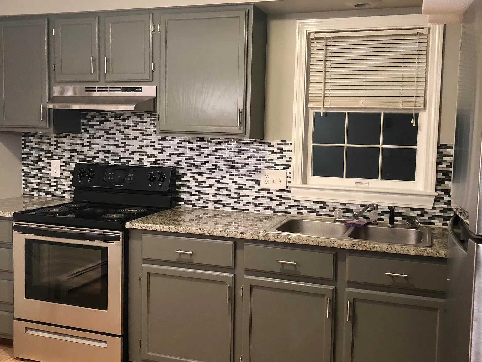 2 bed, 1.5 bath, 1944 sqft, $2,400 — Photo 2