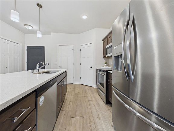 4th image of 1501 N Windsor #203