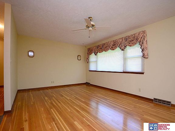 4th image of 4711 S 44th St