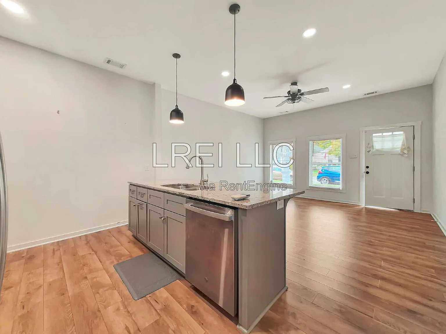 2 bed, 1.0 bath, 859 sqft, $1,400 — Photo 3