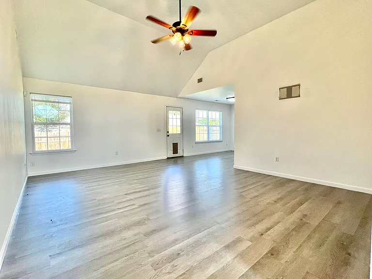 110 Auburn Cir — Photo 5