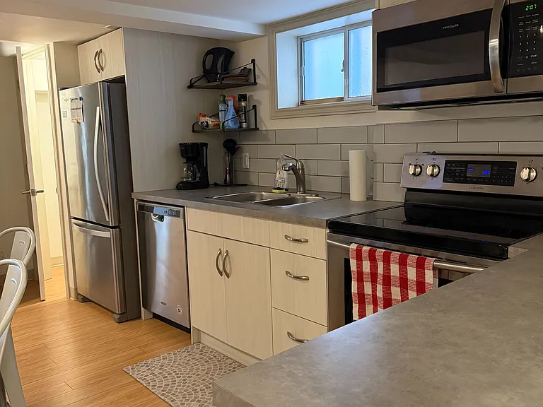 2 Coates Ave #LOWER — Photo 9