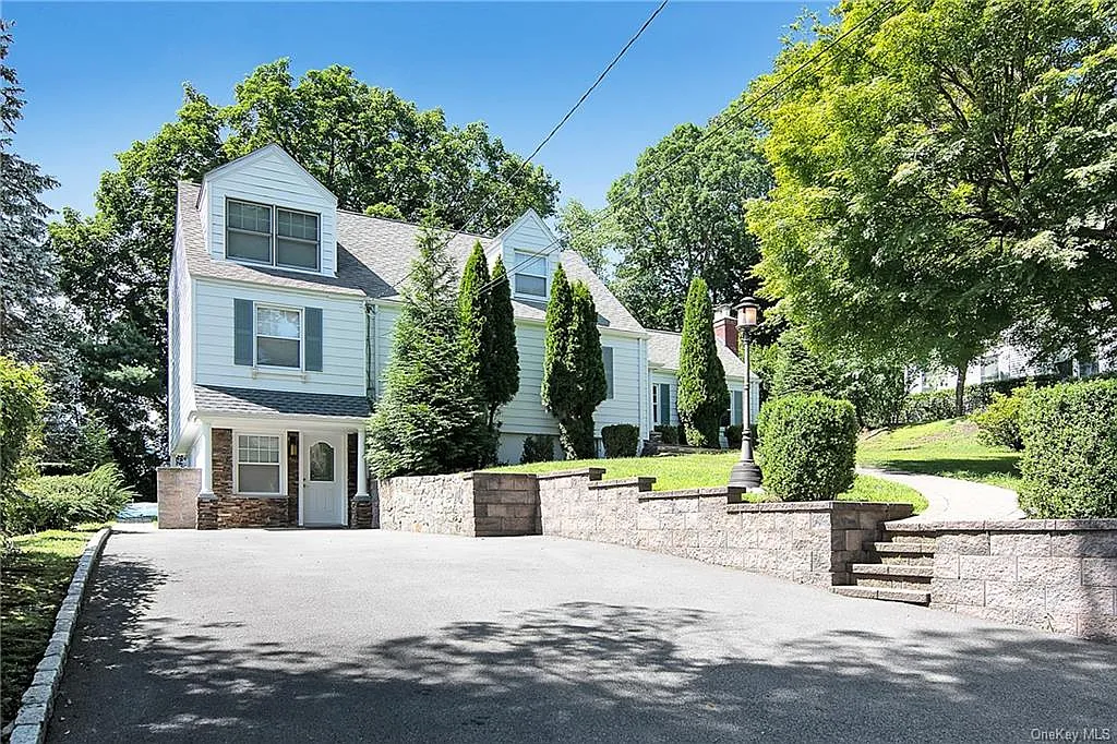 12 Park Ave photo 1