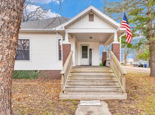 309 S Hopkins St, Newman, IL 61942