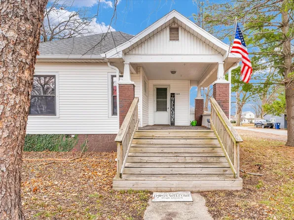 309 S Hopkins St, Newman, IL 61942