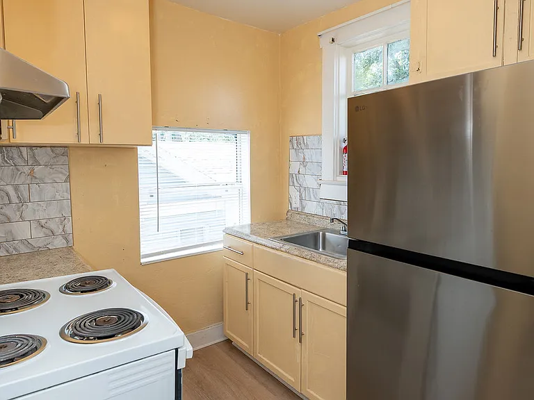 306 Taylor Ave #B — Photo 12