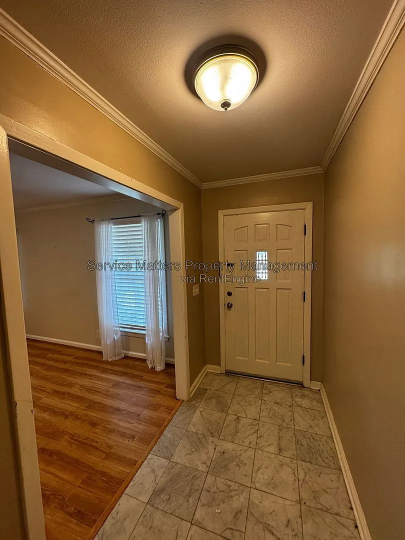 3 bed, 2.0 bath, 1713 sqft, $2,400 — Photo 3
