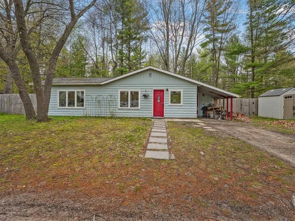 1615 Pine Dr, Traverse City, MI 49686