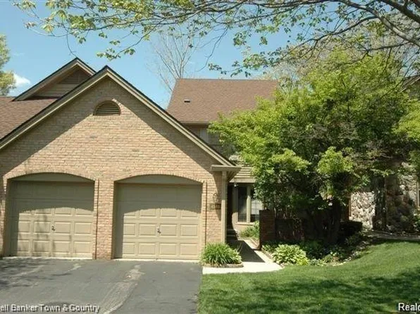 4583 Golf View Dr, Brighton, MI 48116
