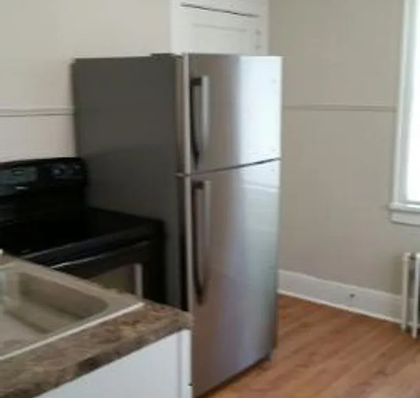 325 Litchfield Ave SE — Photo 2