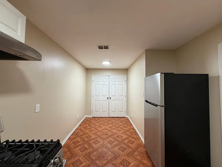 1618 Birch Pl — Photo 7