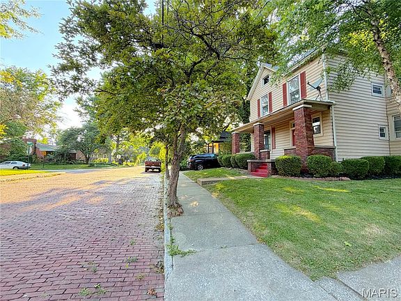 3rd image of 902 Royal St
