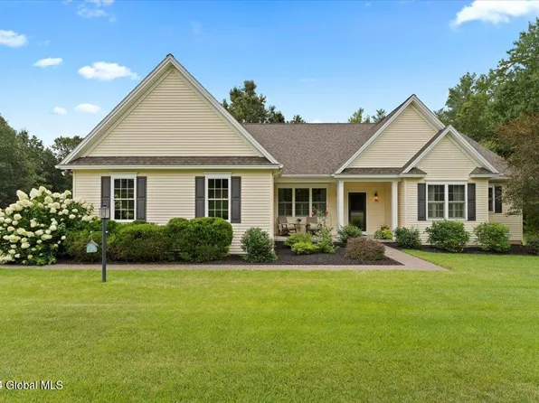 2 Corinne Court, Saratoga Springs, NY 12866