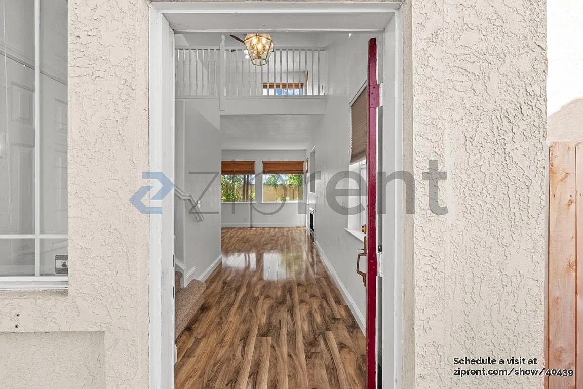 3 bed, 2.5 bath, 1663 sqft, $3,100 — Photo 4