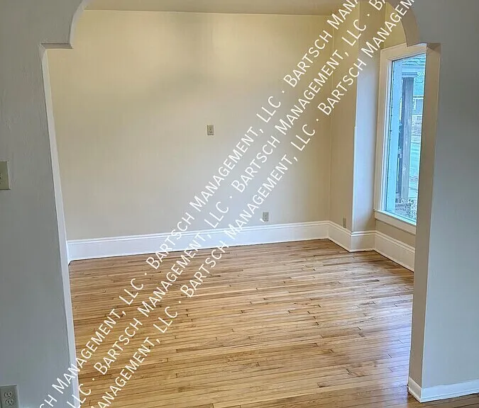 3279 S Pine Ave — Photo 6