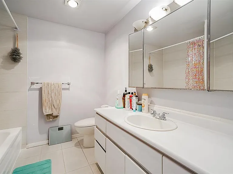 236 W 2nd St #109 — Photo 13