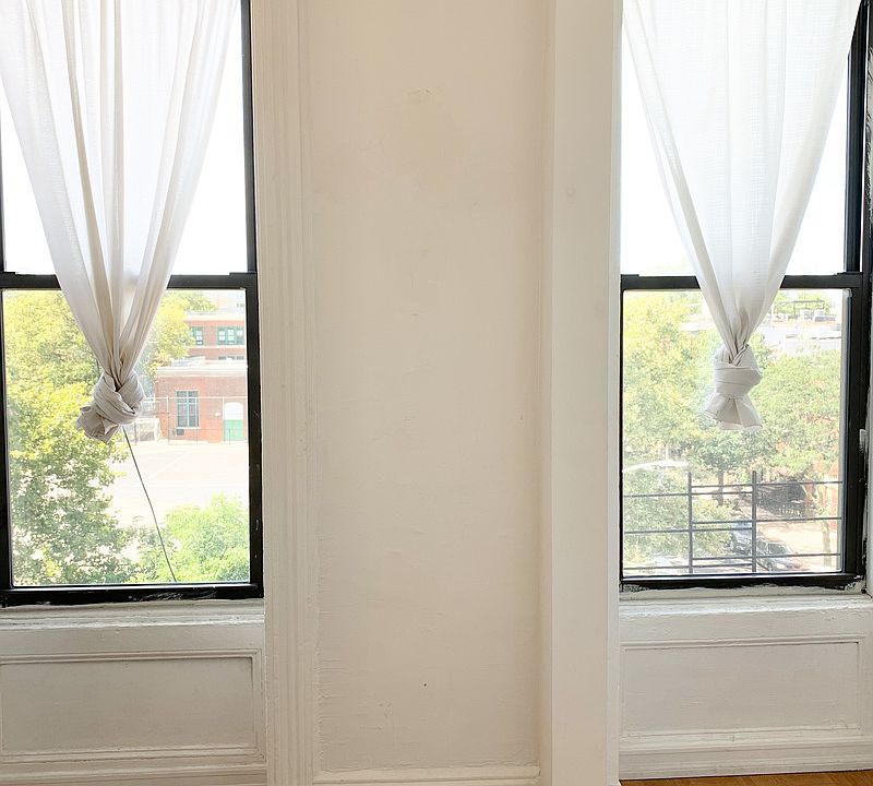 1st image of 100 Jefferson Ave #4