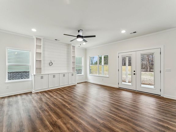 3rd image of 940 Legacy Cv N