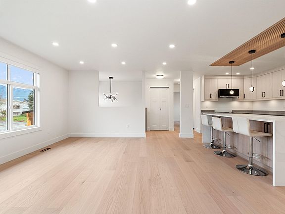5th image of 8762 Butchart St