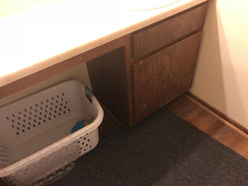 Upstairs bathroom cupboard space
