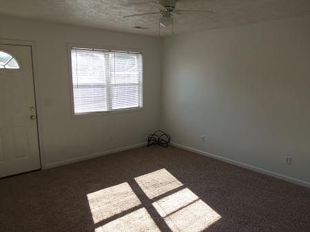 5th image of 905 W Chestnut St APT A