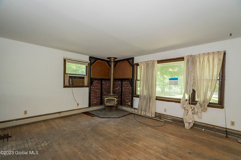 4th image of 469 Brownell Road