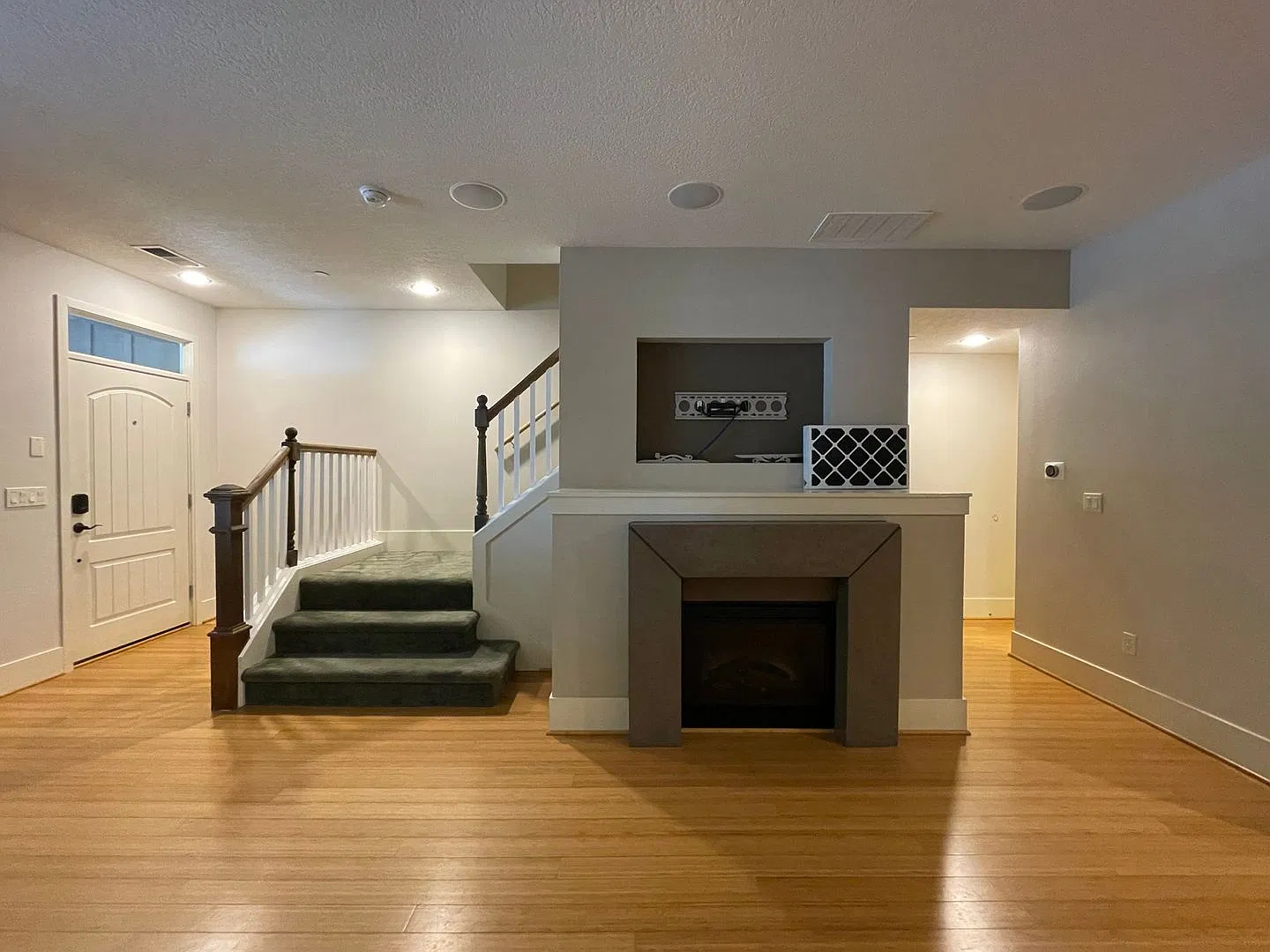 Cedar Mill - 3bd 2.5ba + Bonus Room Th ~ A/C, Ev Charging & More ~ Convenient To Nike, Intel And ... — Photo 2