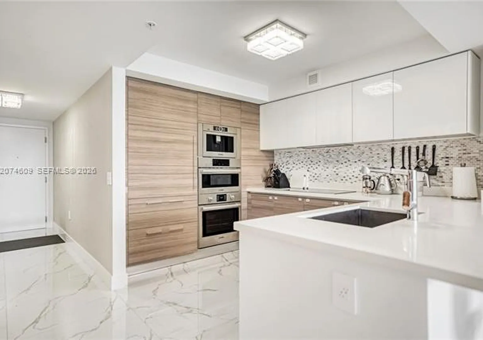 330 Sunny Isles Blvd cu-5-906, Sunny Isles Beach, FL 33160 — Photo 1