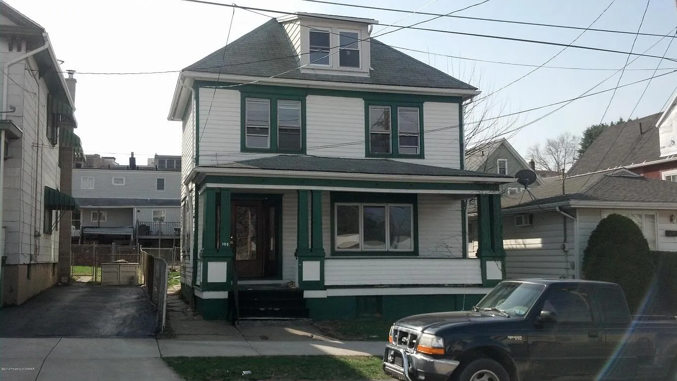 194 Park Ave photo 1