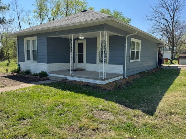 311 N Goldheimer Ave, Benton, IL 62812