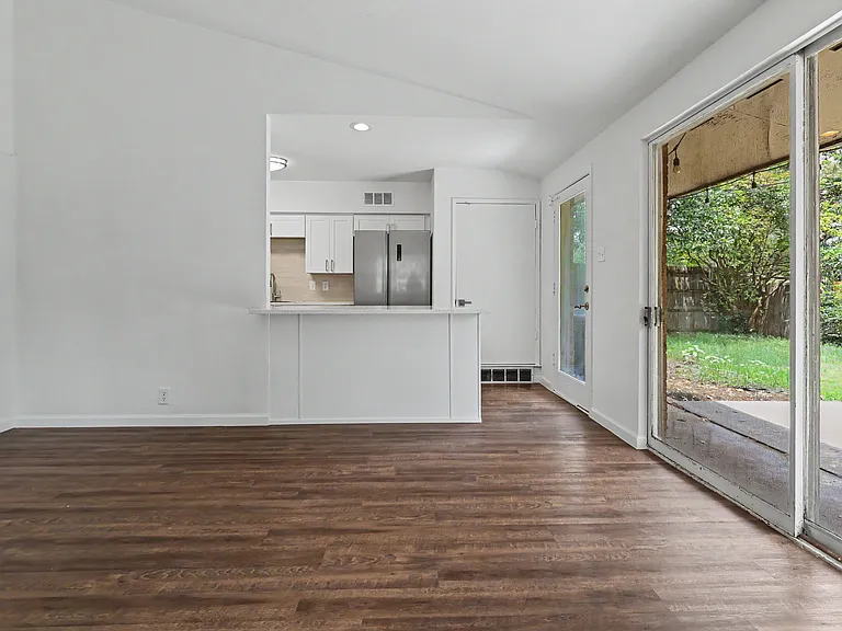 910 Wisteria Way — Photo 7