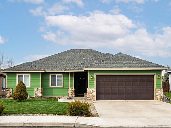 2nd image of 2465 NE 7th Ln
