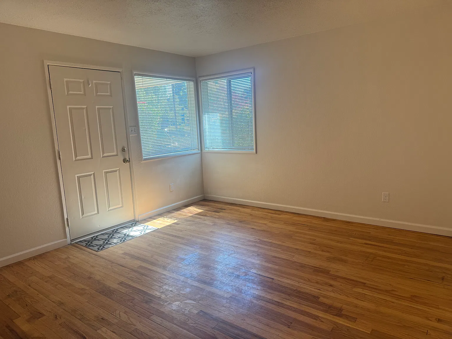 2 bed, 650 sqft, $1,400 — Photo 3