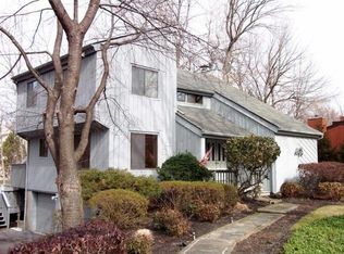 8 Maple Moor Ln, Cortlandt Manor, NY 10567