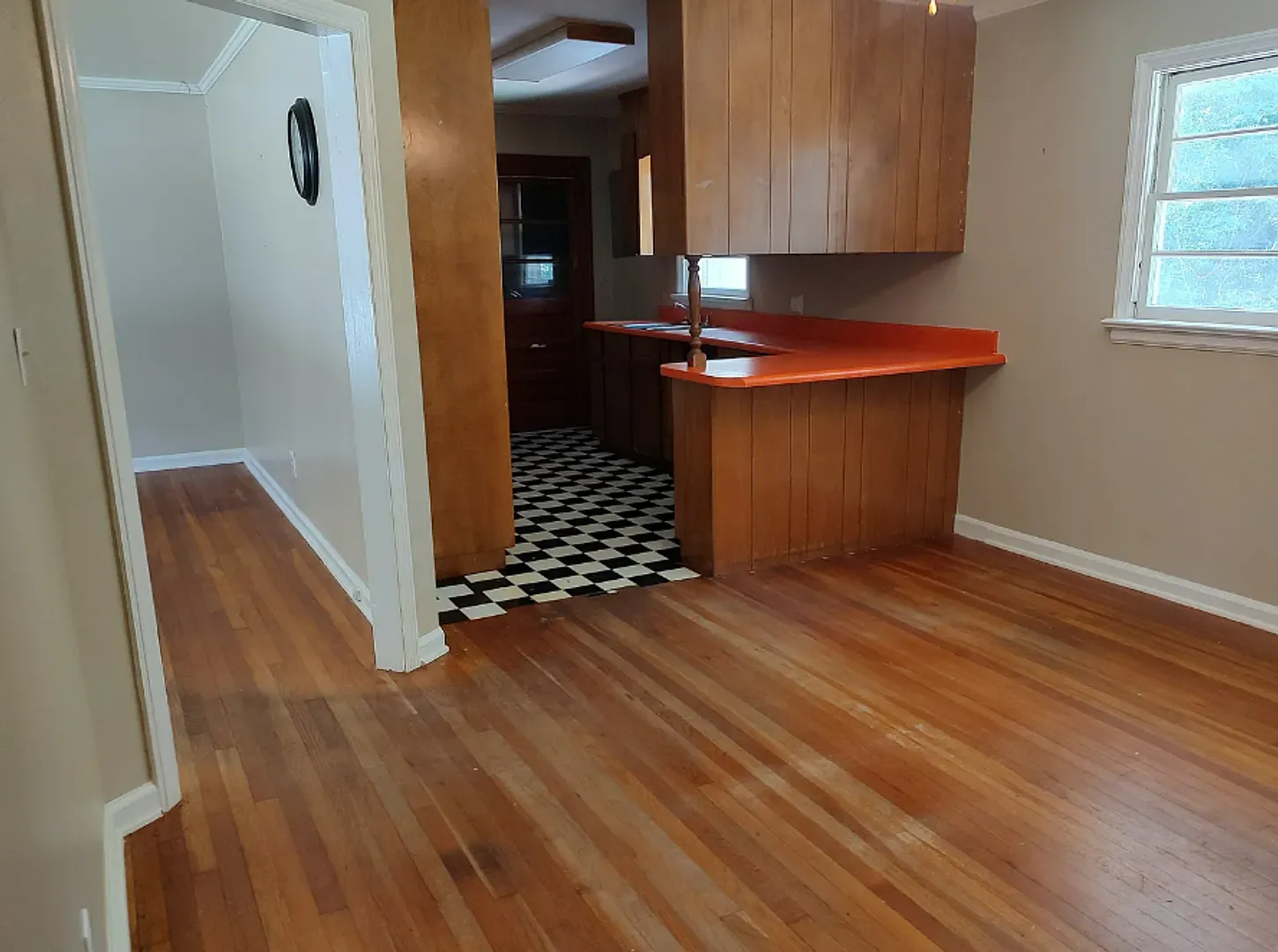 Spacious 4BR and 2Bath Single Story Home — Photo 4