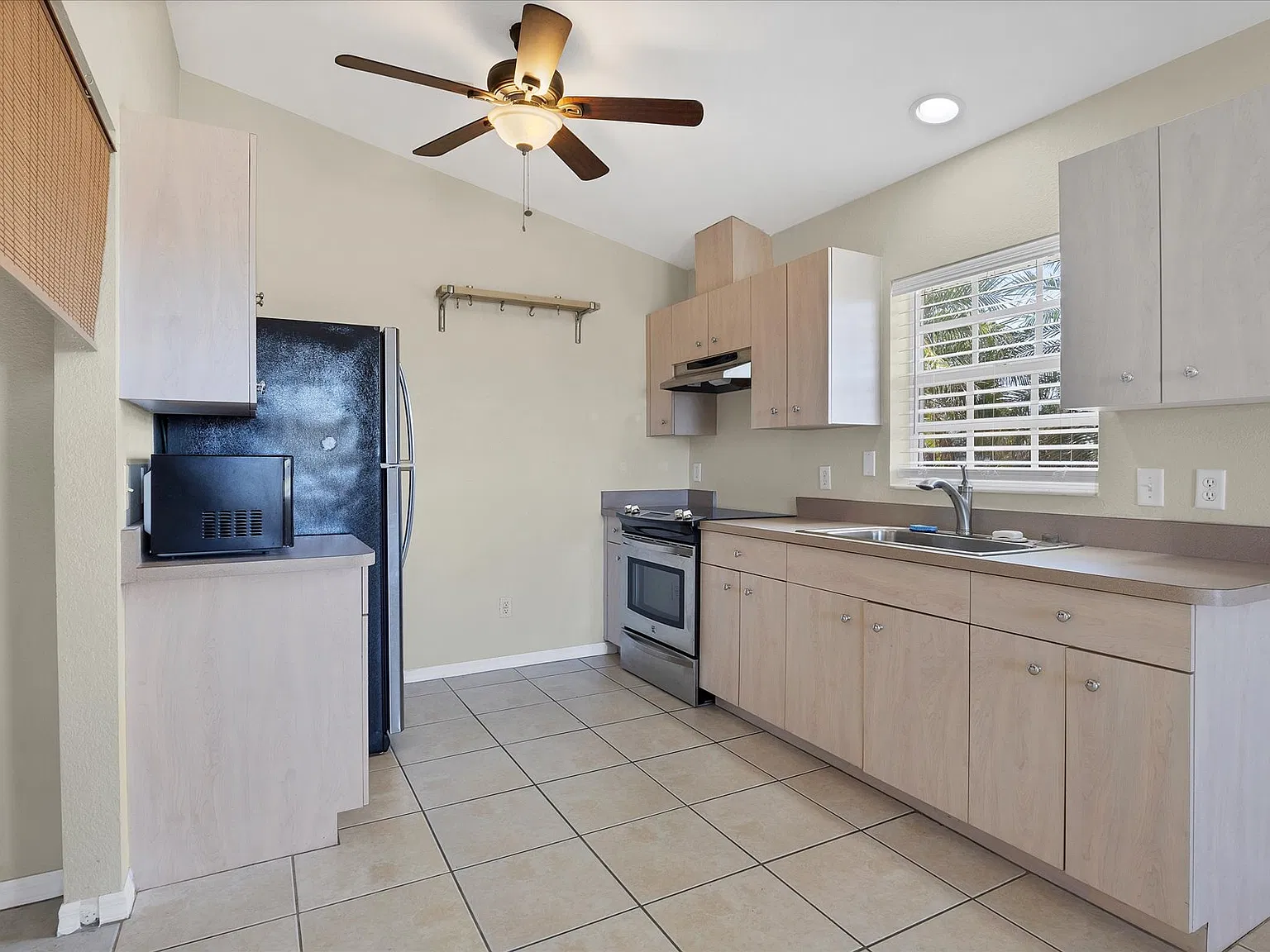 2 bed, $1,400 — Photo 4
