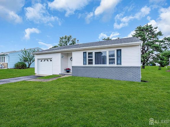 5th image of 214 Westbrook Dr